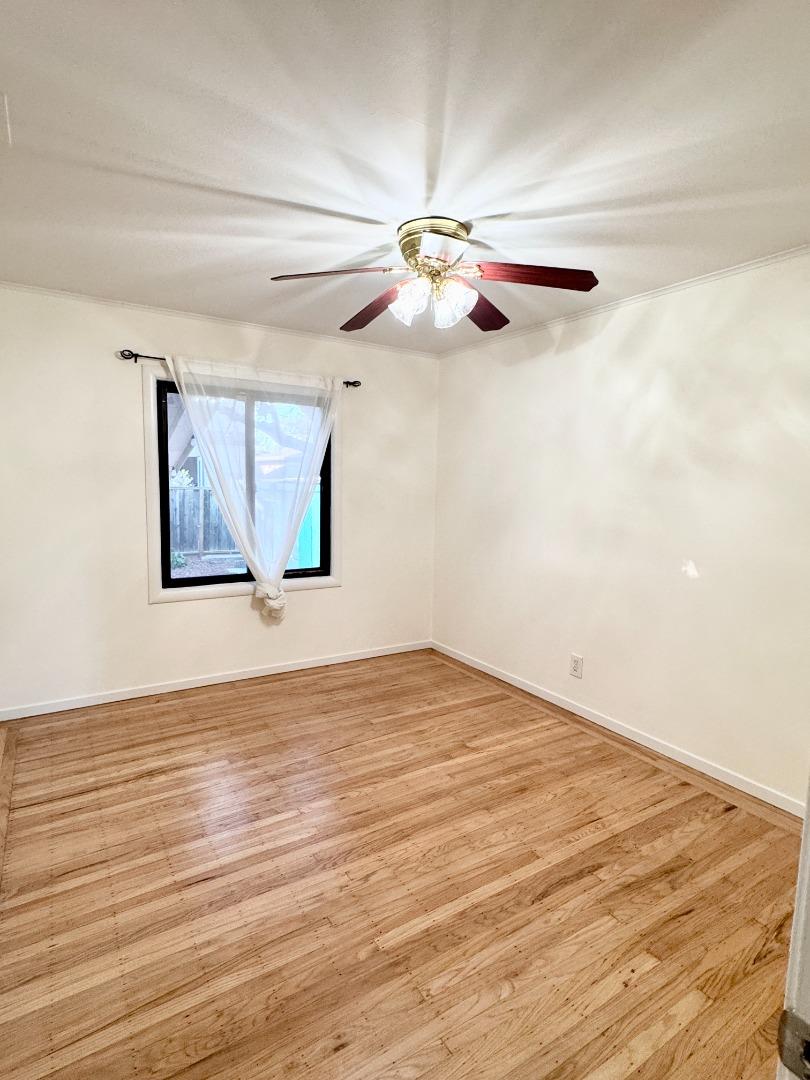 Detail Gallery Image 9 of 16 For 415 Wisteria Dr, East Palo Alto,  CA 94303 - 3 Beds | 1 Baths