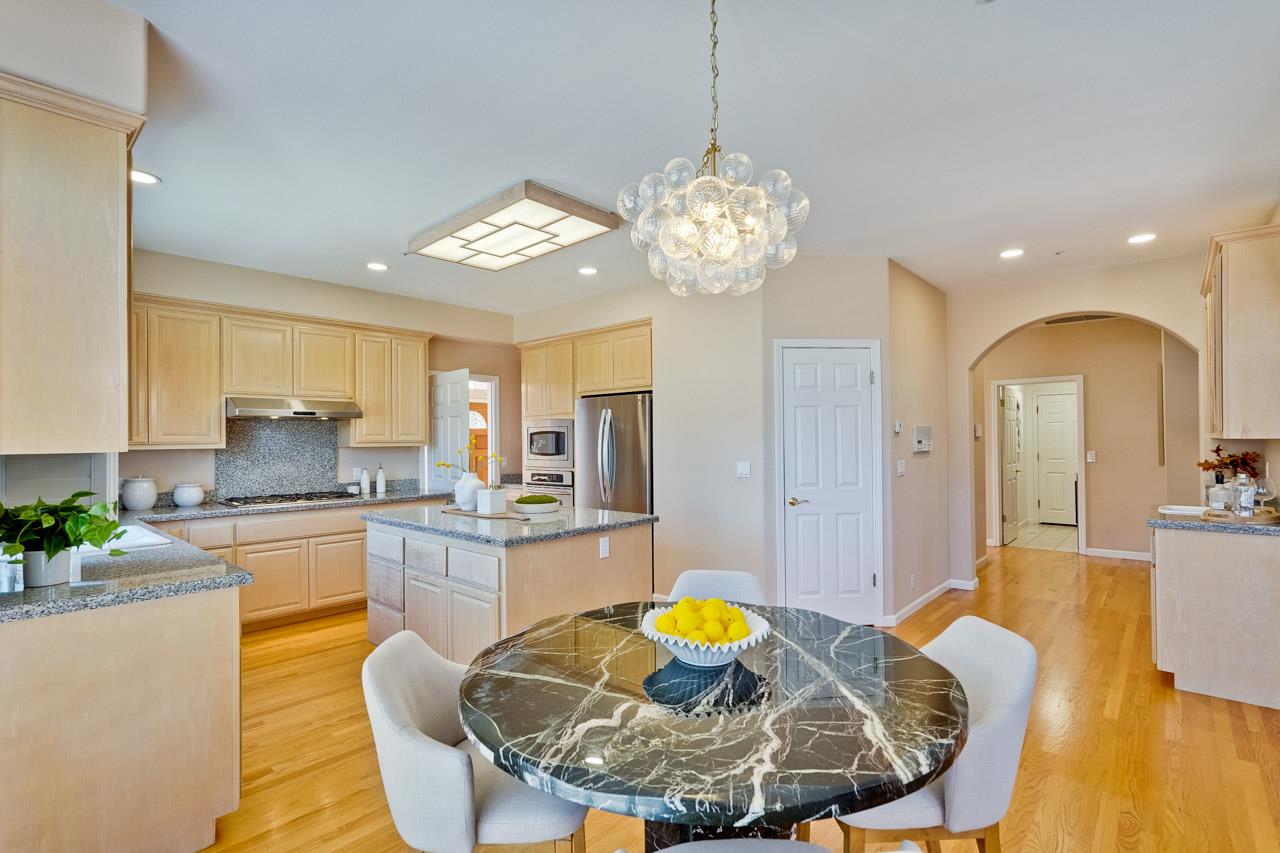 Detail Gallery Image 19 of 72 For 21031 Hazelbrook Dr, Cupertino,  CA 95014 - 6 Beds | 3/1 Baths