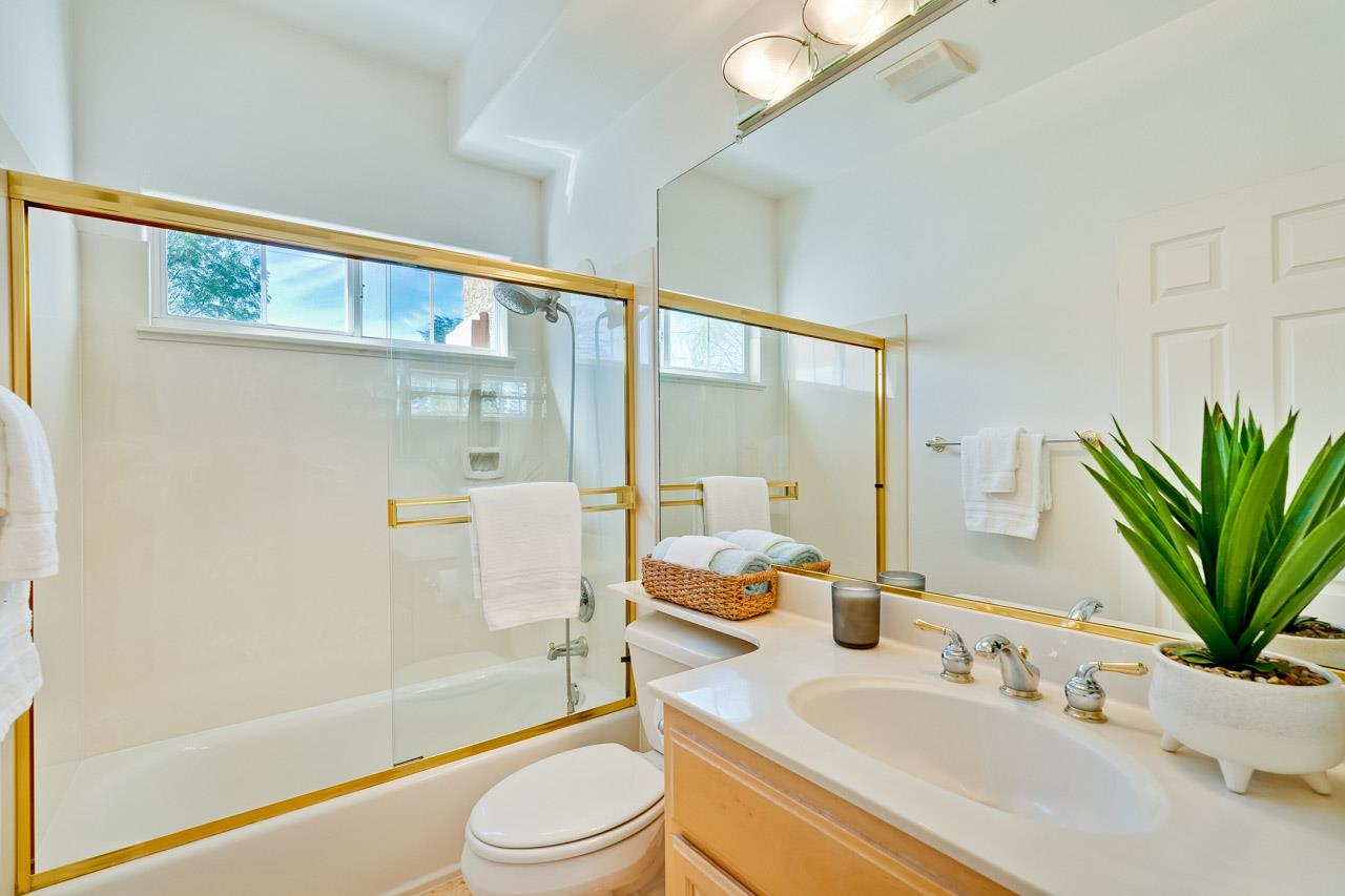 Detail Gallery Image 35 of 72 For 21031 Hazelbrook Dr, Cupertino,  CA 95014 - 6 Beds | 3/1 Baths