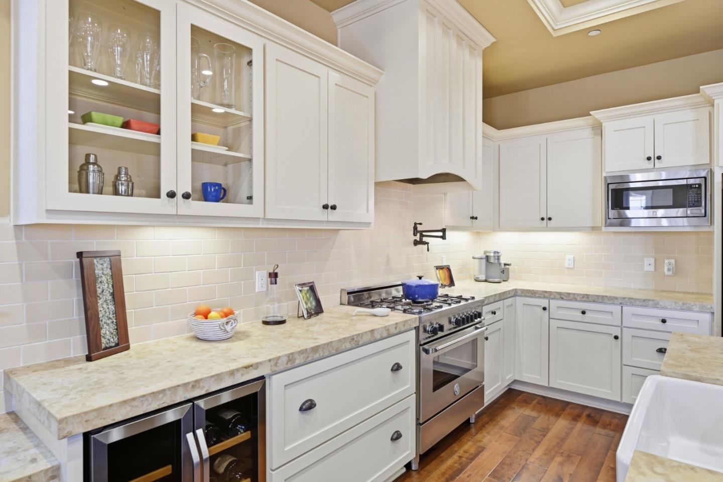 Detail Gallery Image 9 of 49 For 1008 Riverside Dr, San Jose,  CA 95125 - 4 Beds | 3/1 Baths