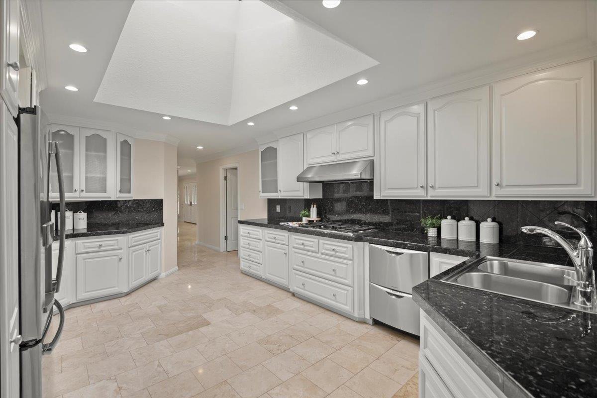 Detail Gallery Image 21 of 44 For 1321 Echo Valley Dr, San Jose,  CA 95120 - 3 Beds | 2/1 Baths