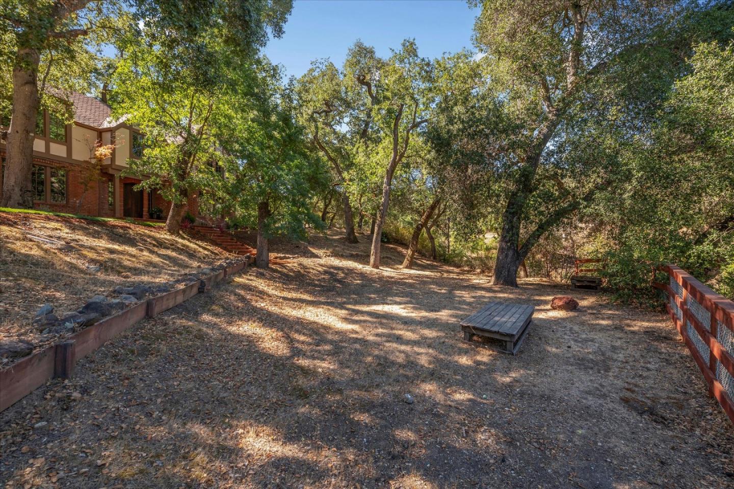 Detail Gallery Image 7 of 52 For 21700 via Regina, Saratoga,  CA 95070 - 4 Beds | 3/1 Baths