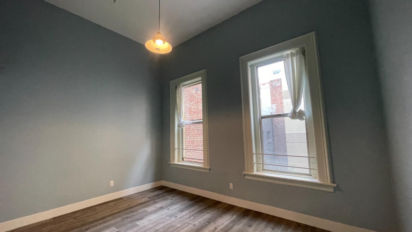 Detail Gallery Image 2 of 6 For 375 12th St #1,  Oakland,  CA 94607 - 2 Beds | 1 Baths