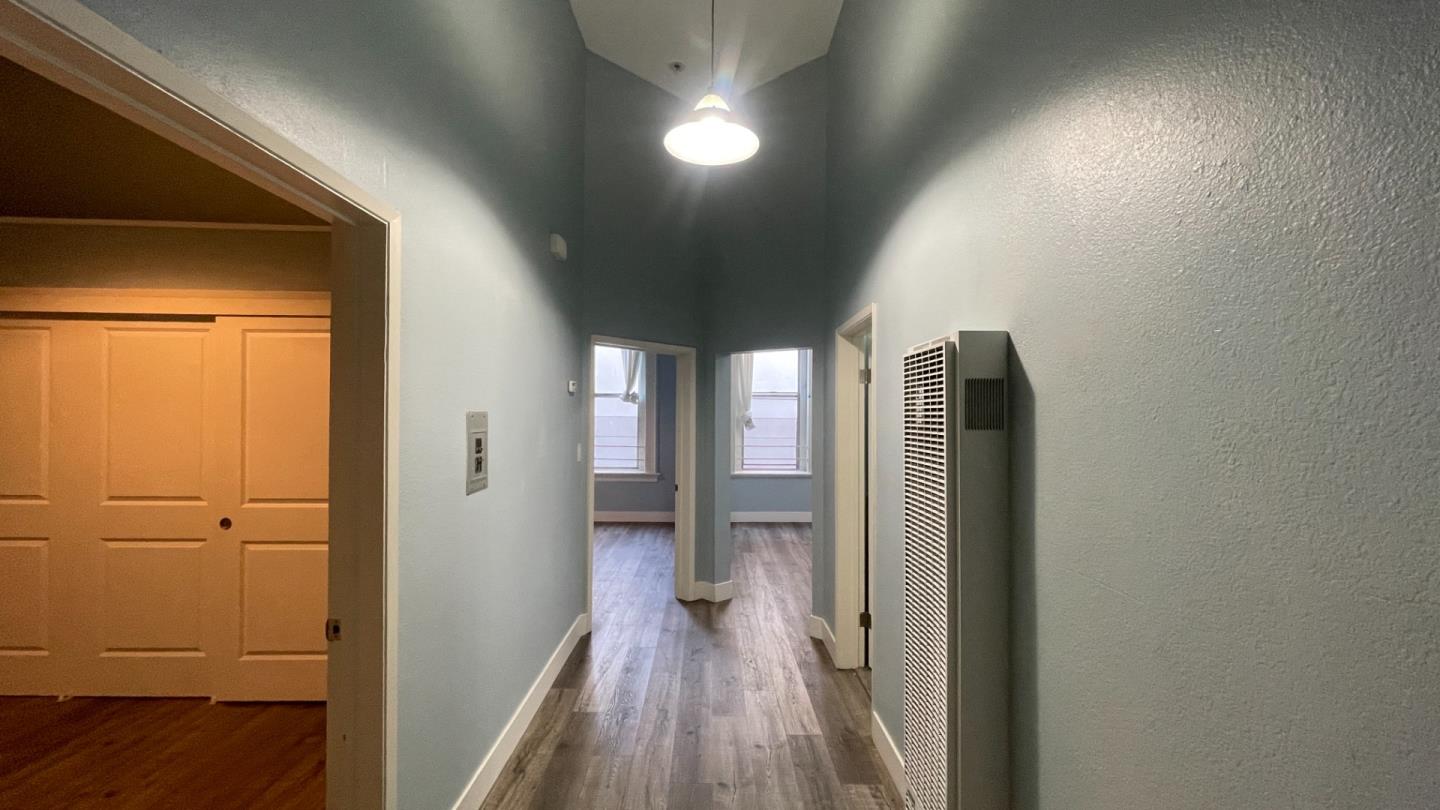 Detail Gallery Image 6 of 6 For 375 12th St #1,  Oakland,  CA 94607 - 2 Beds | 1 Baths