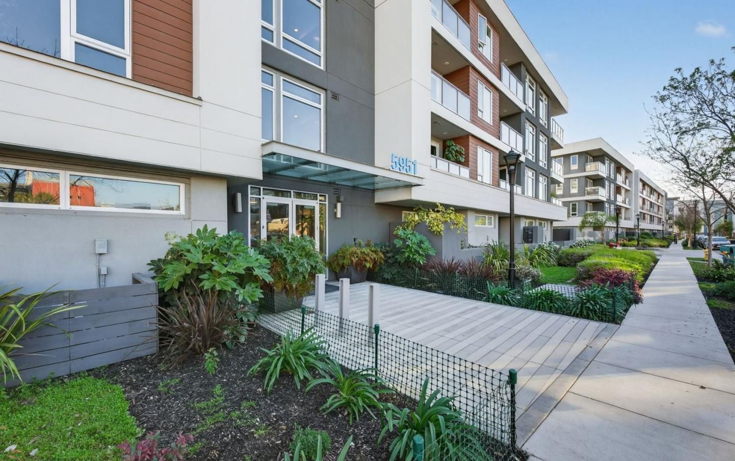 Detail Gallery Image 2 of 48 For 5951 Sunstone Dr #411,  San Jose,  CA 95123 - 2 Beds | 1 Baths