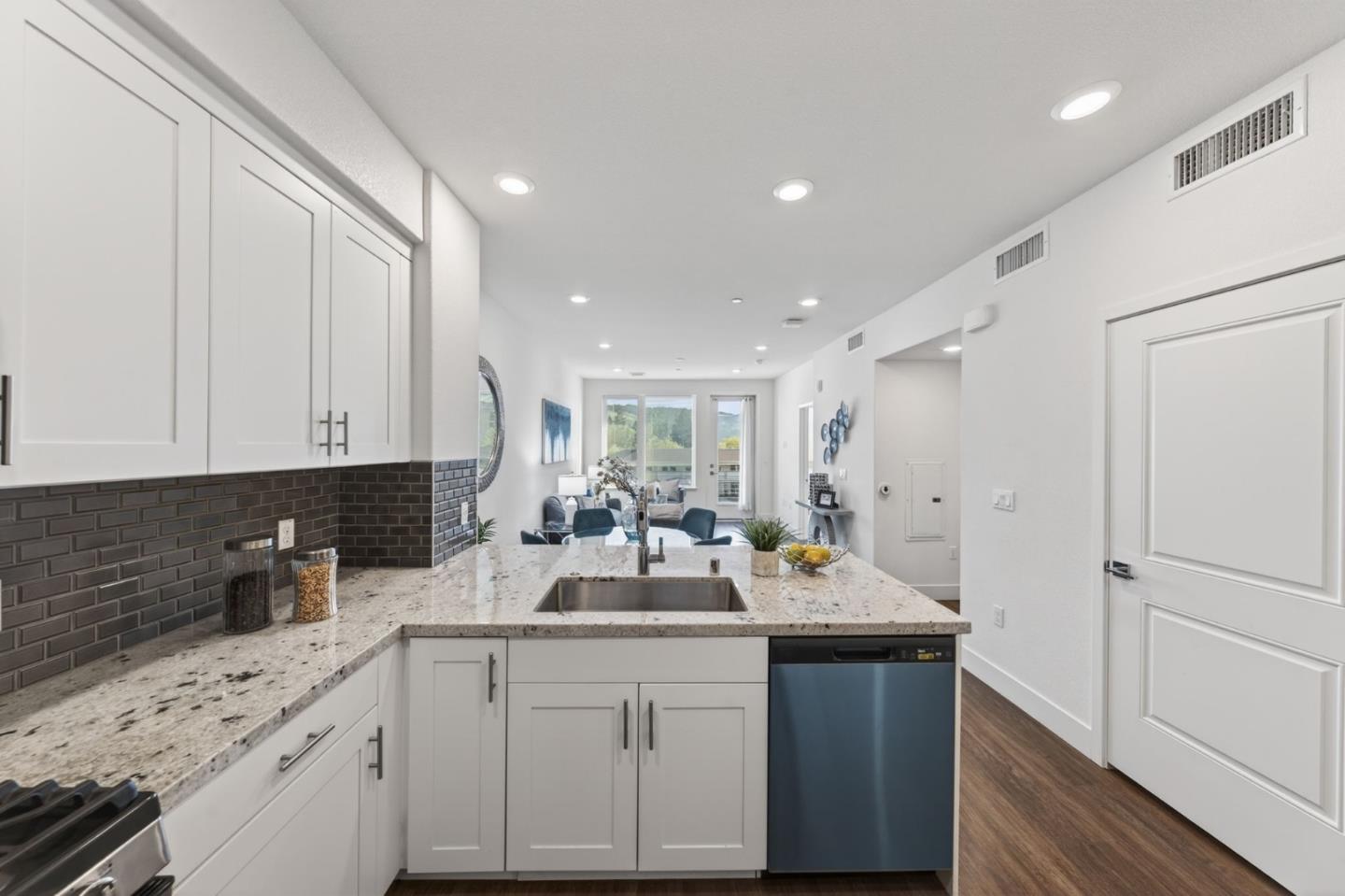 Detail Gallery Image 7 of 48 For 5951 Sunstone Dr #411,  San Jose,  CA 95123 - 2 Beds | 1 Baths