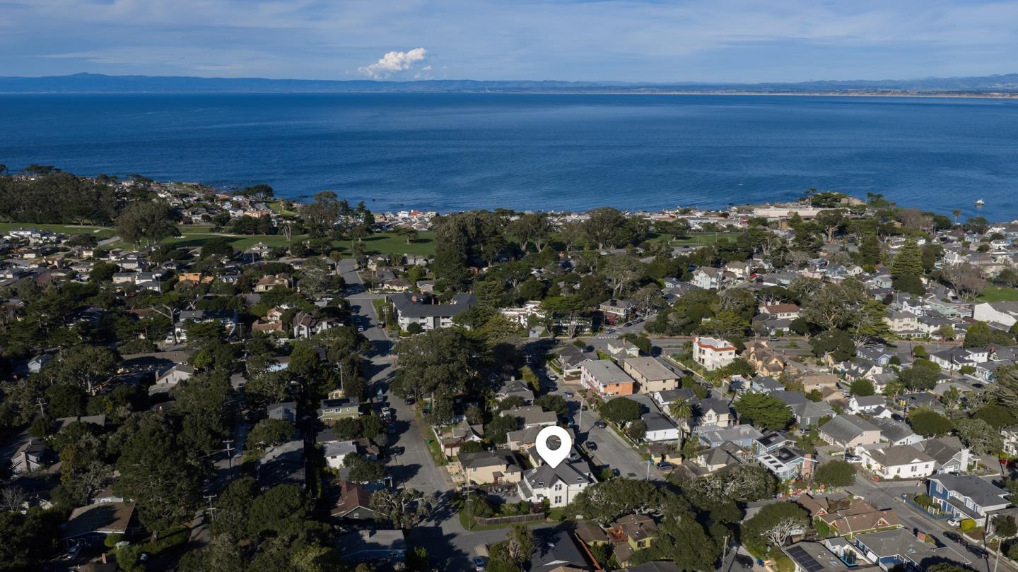 Detail Gallery Image 2 of 28 For 226 Willow St, Pacific Grove,  CA 93950 - 5 Beds | 2 Baths