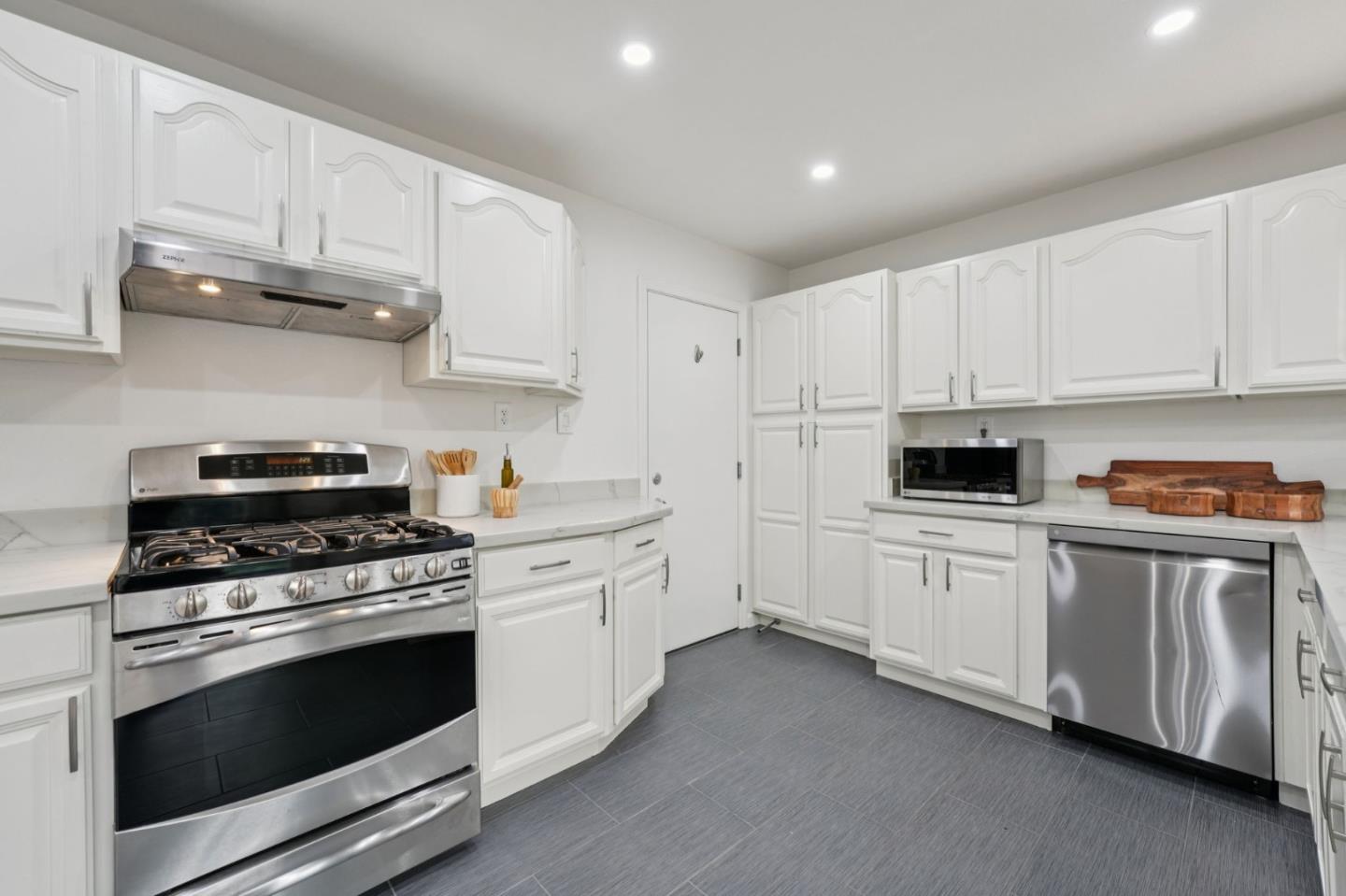 Detail Gallery Image 15 of 45 For 3336 Spring St, Redwood City,  CA 94063 - 3 Beds | 2 Baths