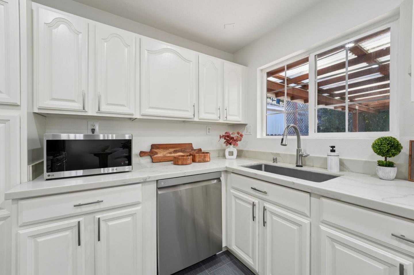 Detail Gallery Image 17 of 45 For 3336 Spring St, Redwood City,  CA 94063 - 3 Beds | 2 Baths