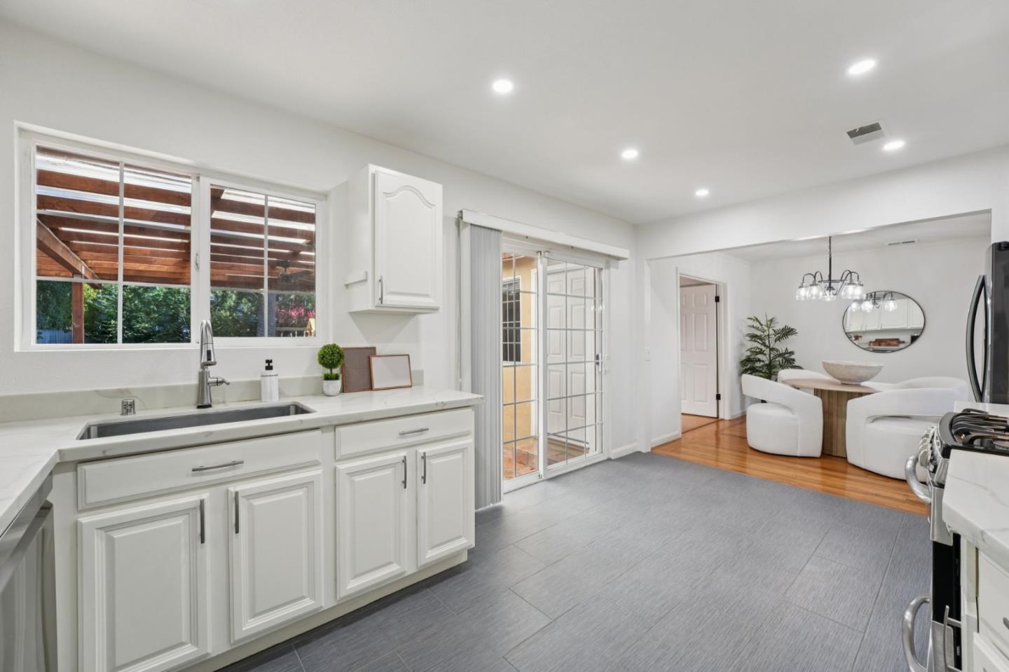 Detail Gallery Image 18 of 45 For 3336 Spring St, Redwood City,  CA 94063 - 3 Beds | 2 Baths