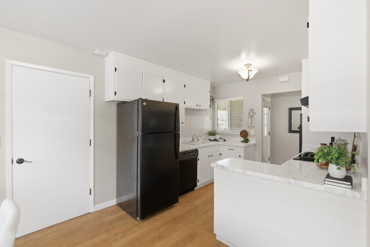 Detail Gallery Image 14 of 45 For 7490 Dumas Dr, Cupertino,  CA 95014 - 3 Beds | 2 Baths