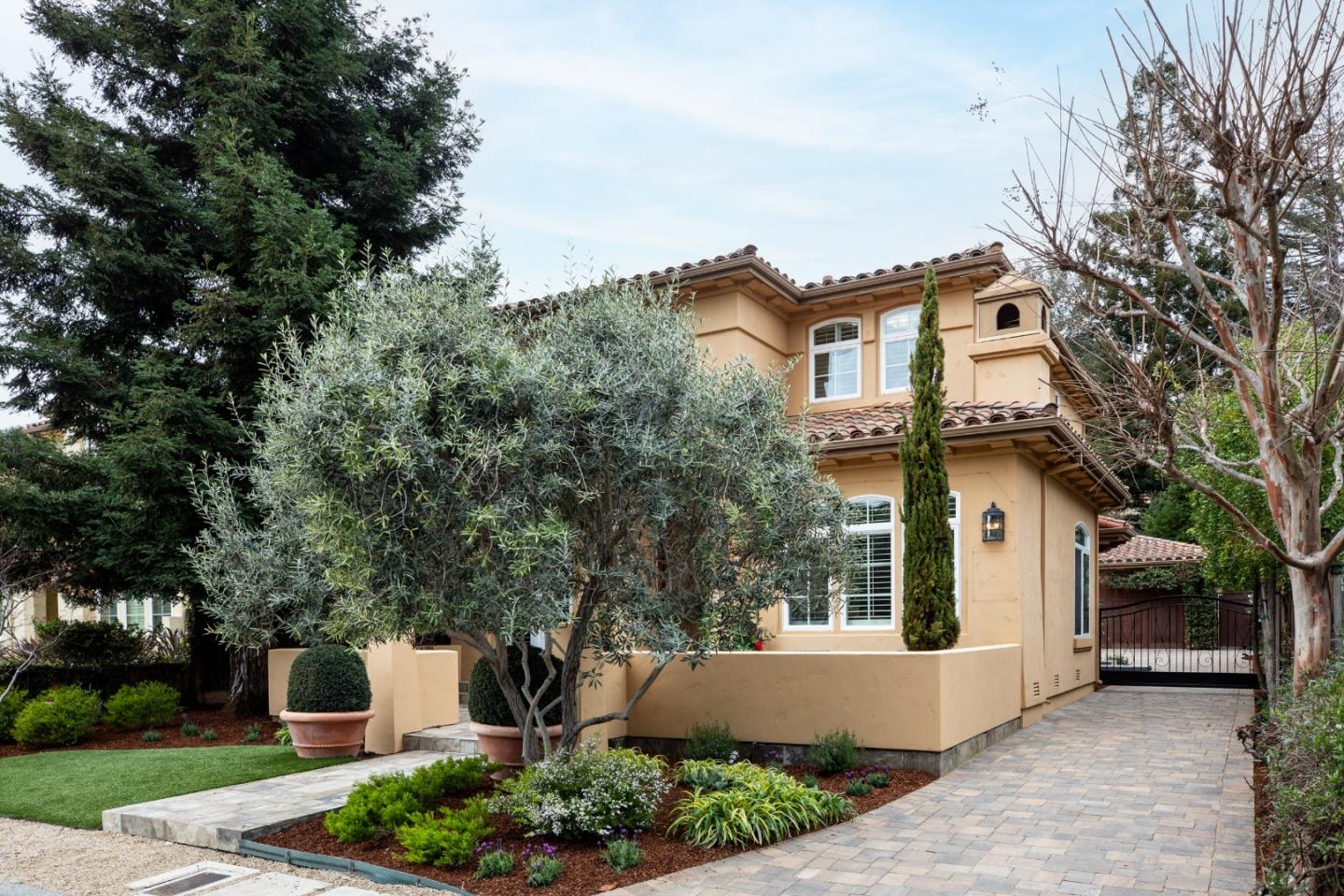 Detail Gallery Image 2 of 33 For 935 Lundy Ln, Los Altos,  CA 94024 - 4 Beds | 3 Baths