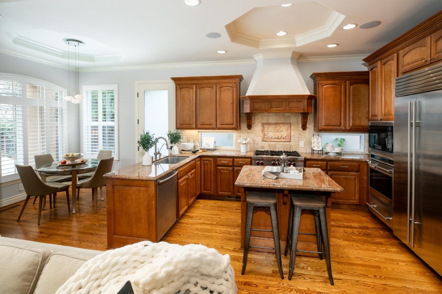 Detail Gallery Image 8 of 33 For 935 Lundy Ln, Los Altos,  CA 94024 - 4 Beds | 3 Baths