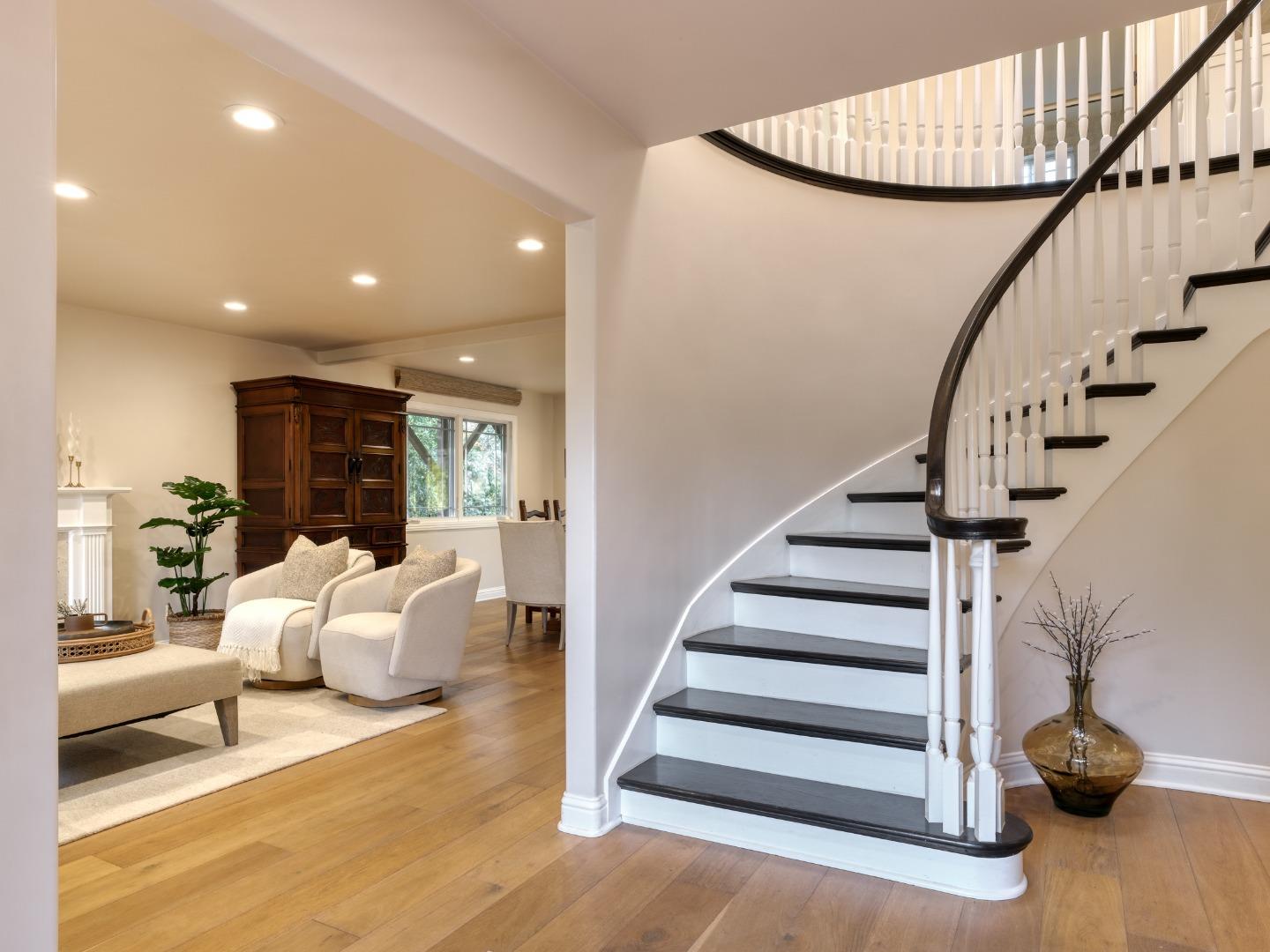 Detail Gallery Image 4 of 42 For 28 Elk Run, Monterey,  CA 93940 - 4 Beds | 3 Baths