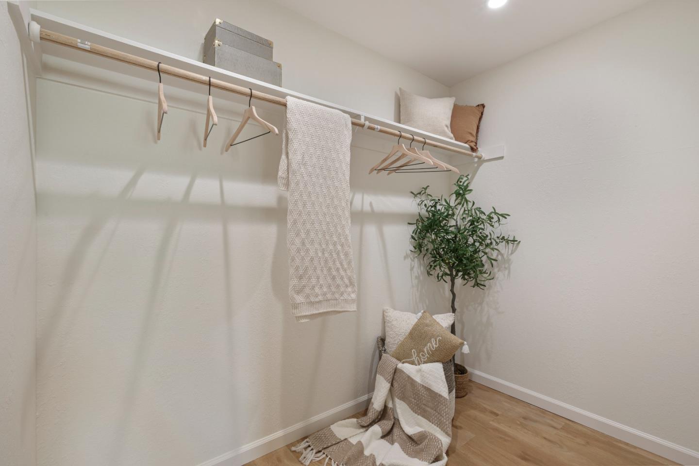 Detail Gallery Image 18 of 24 For 1141 Holly Oak Cir, San Jose,  CA 95120 - 2 Beds | 2 Baths