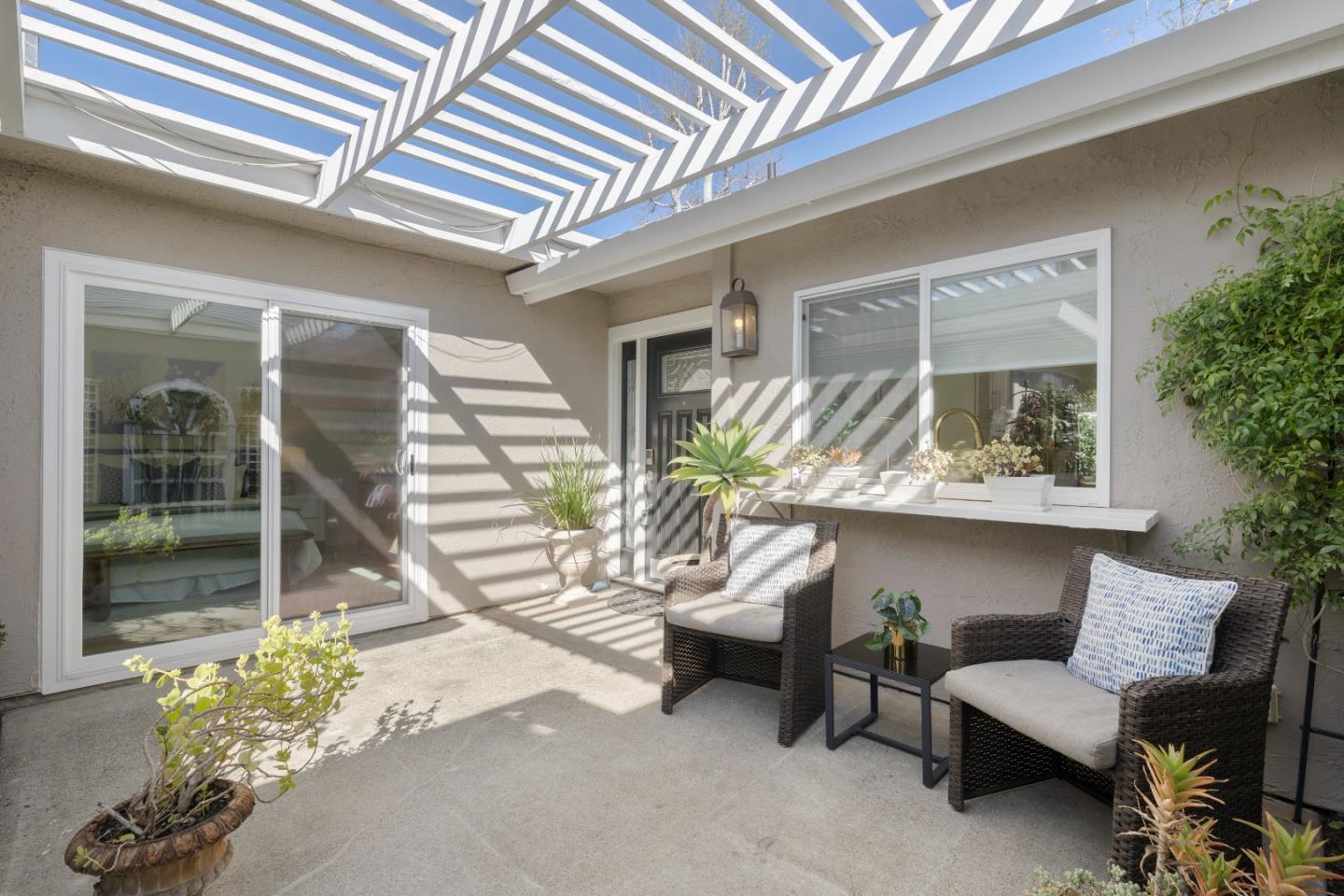 Detail Gallery Image 4 of 24 For 1141 Holly Oak Cir, San Jose,  CA 95120 - 2 Beds | 2 Baths