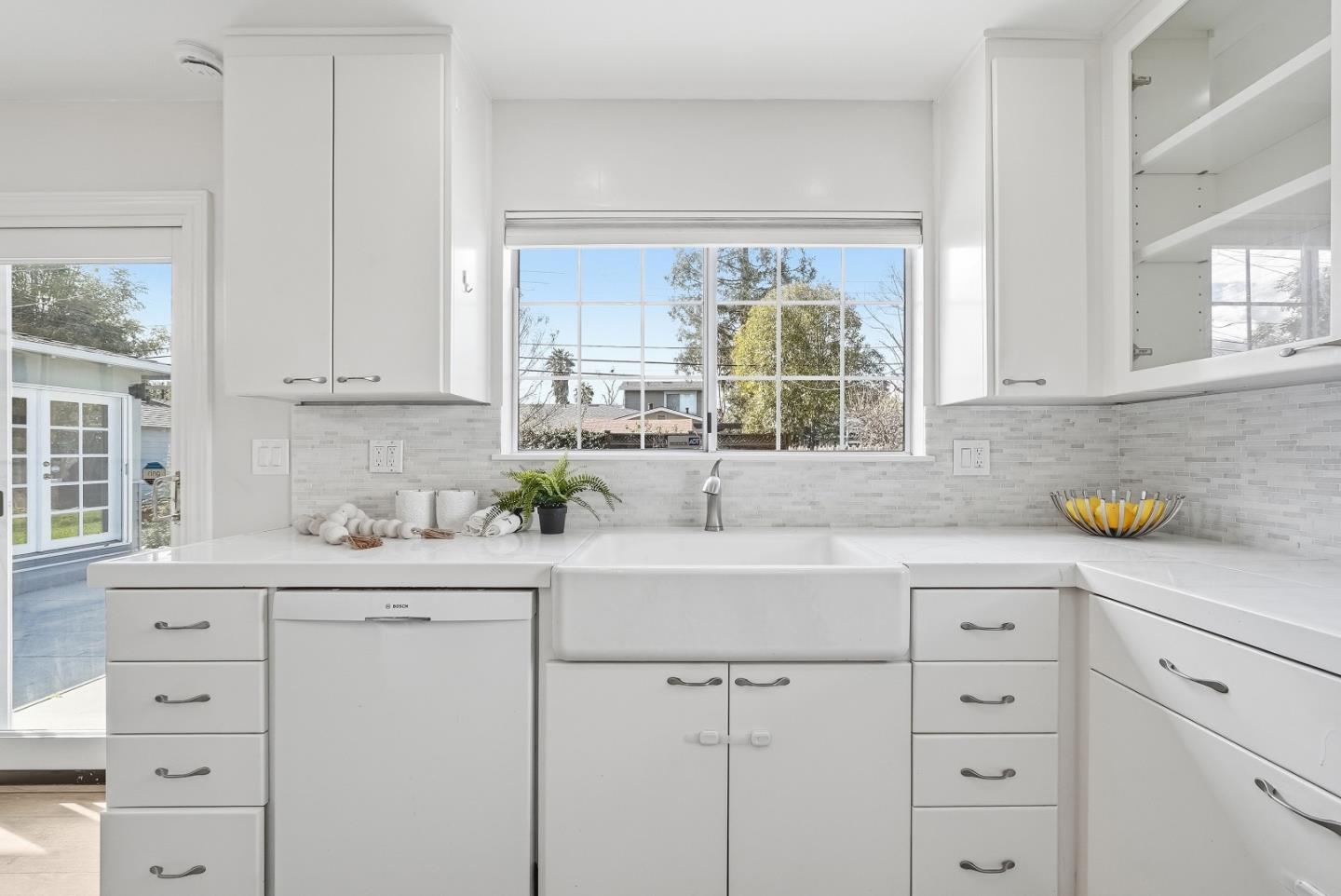 Detail Gallery Image 12 of 41 For 749 Lois Ave, Sunnyvale,  CA 94087 - 4 Beds | 2 Baths