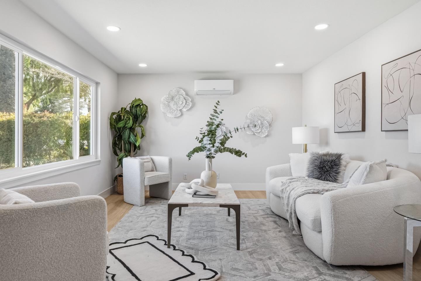 Detail Gallery Image 4 of 41 For 749 Lois Ave, Sunnyvale,  CA 94087 - 4 Beds | 2 Baths