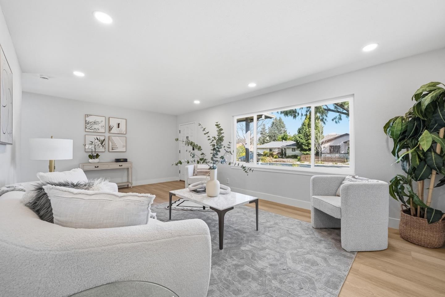 Detail Gallery Image 5 of 41 For 749 Lois Ave, Sunnyvale,  CA 94087 - 4 Beds | 2 Baths