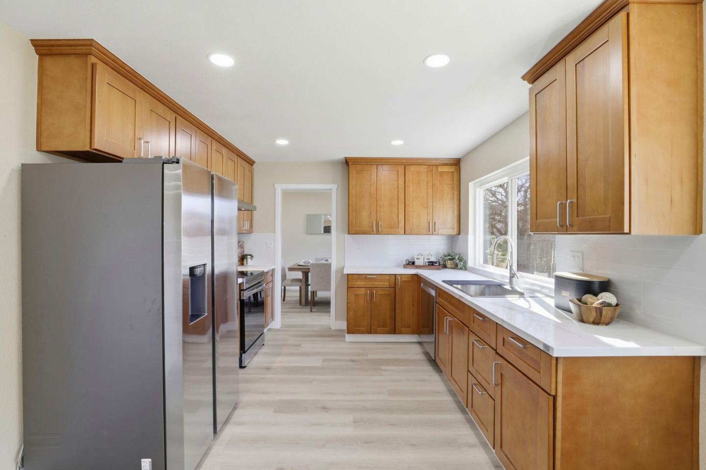 Detail Gallery Image 11 of 45 For 1729 Maysong Ct, San Jose,  CA 95131 - 5 Beds | 3 Baths