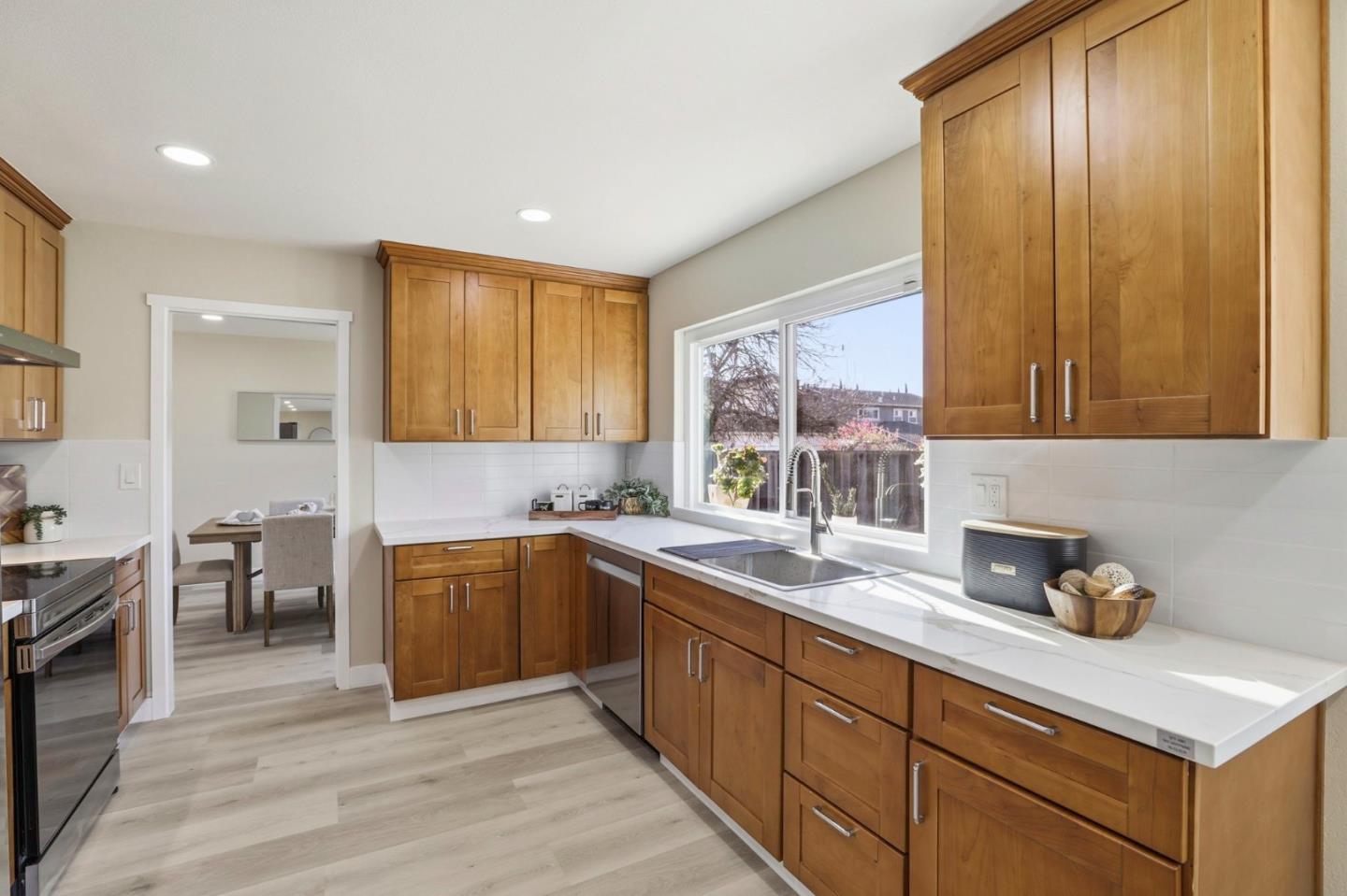 Detail Gallery Image 12 of 45 For 1729 Maysong Ct, San Jose,  CA 95131 - 5 Beds | 3 Baths