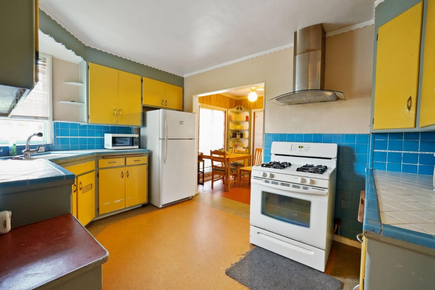 Detail Gallery Image 10 of 46 For 3466 Oak Knoll Blvd, Oakland,  CA 94605 - 3 Beds | 2 Baths