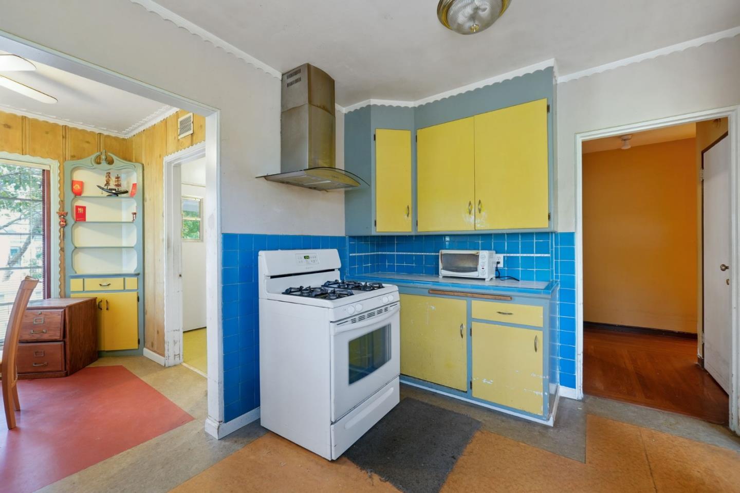 Detail Gallery Image 11 of 46 For 3466 Oak Knoll Blvd, Oakland,  CA 94605 - 3 Beds | 2 Baths