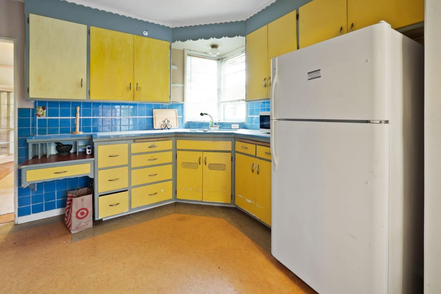 Detail Gallery Image 13 of 46 For 3466 Oak Knoll Blvd, Oakland,  CA 94605 - 3 Beds | 2 Baths