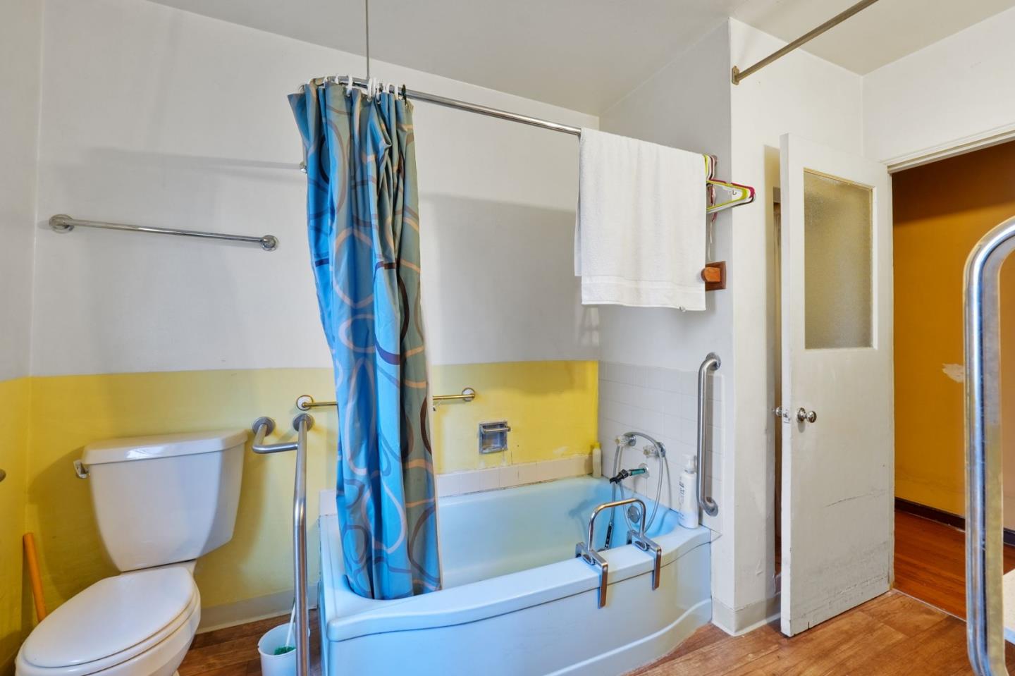 Detail Gallery Image 21 of 46 For 3466 Oak Knoll Blvd, Oakland,  CA 94605 - 3 Beds | 2 Baths