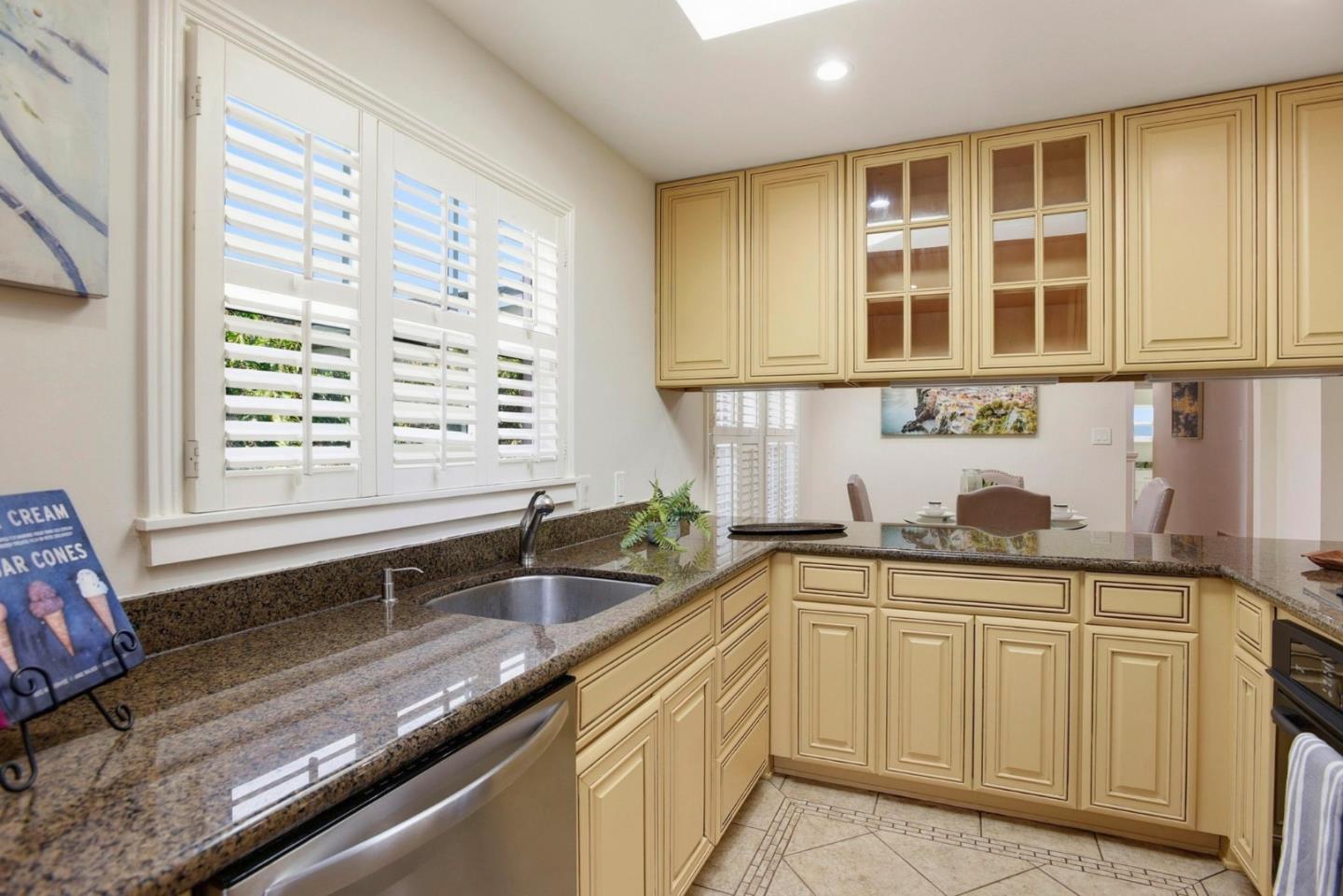 Detail Gallery Image 11 of 35 For 180 Windsor Ct, San Bruno,  CA 94066 - 3 Beds | 2 Baths