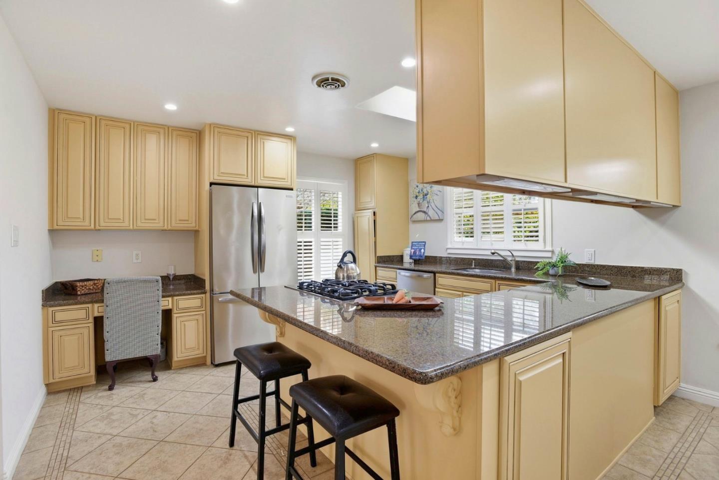 Detail Gallery Image 8 of 35 For 180 Windsor Ct, San Bruno,  CA 94066 - 3 Beds | 2 Baths