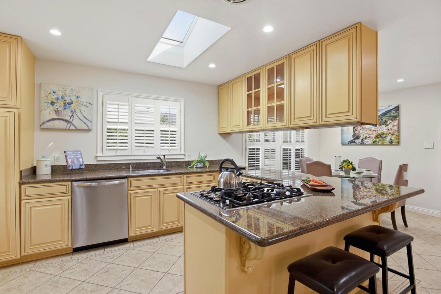 Detail Gallery Image 9 of 35 For 180 Windsor Ct, San Bruno,  CA 94066 - 3 Beds | 2 Baths