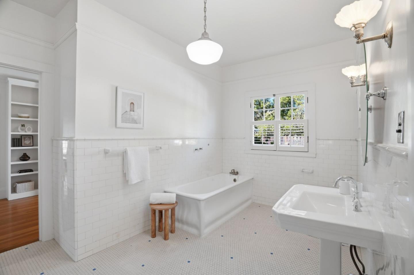 Detail Gallery Image 28 of 63 For 16202 Serena Vista Ct, Monte Sereno,  CA 95030 - 5 Beds | 3 Baths