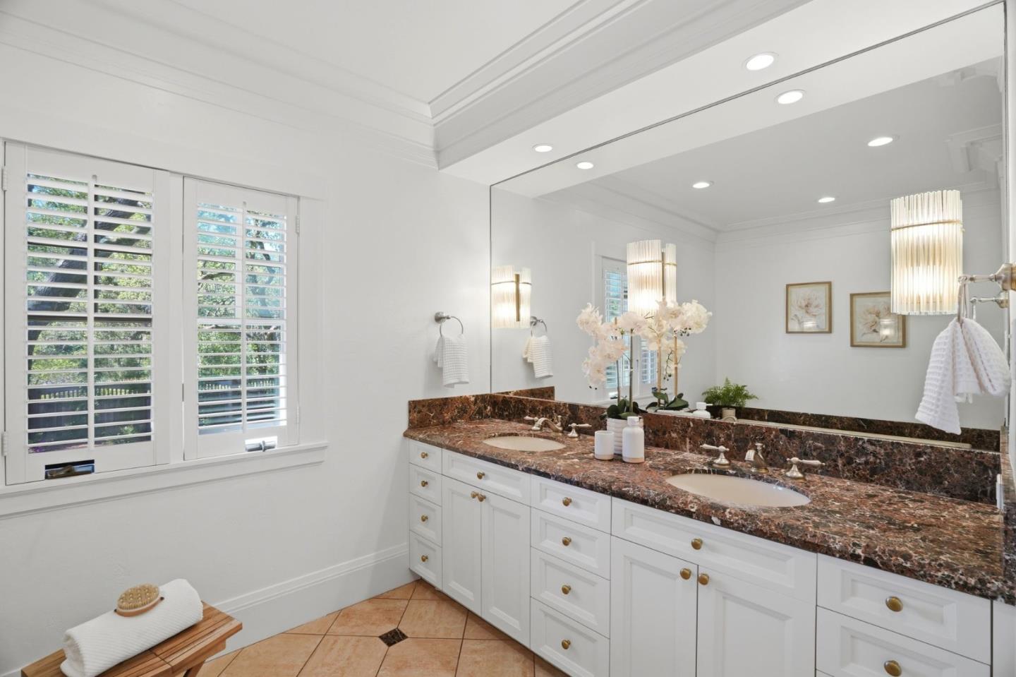 Detail Gallery Image 32 of 63 For 16202 Serena Vista Ct, Monte Sereno,  CA 95030 - 5 Beds | 3 Baths