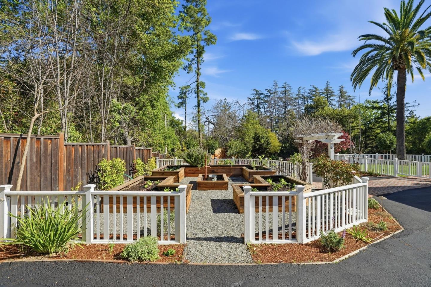 Detail Gallery Image 7 of 63 For 16202 Serena Vista Ct, Monte Sereno,  CA 95030 - 5 Beds | 3 Baths