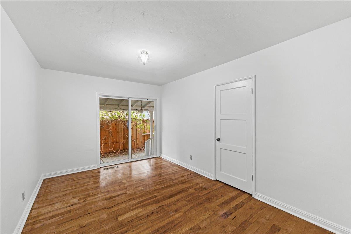 Detail Gallery Image 12 of 26 For 467 Center St, Redwood City,  CA 94061 - 5 Beds | 2 Baths