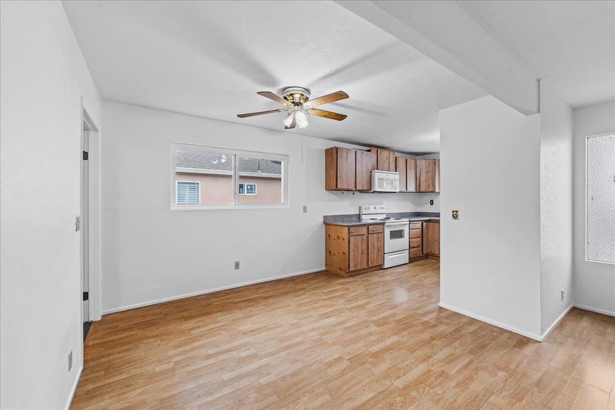 Detail Gallery Image 14 of 26 For 467 Center St, Redwood City,  CA 94061 - 5 Beds | 2 Baths