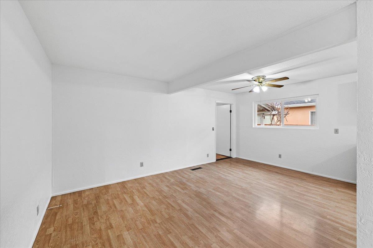 Detail Gallery Image 16 of 26 For 467 Center St, Redwood City,  CA 94061 - 5 Beds | 2 Baths