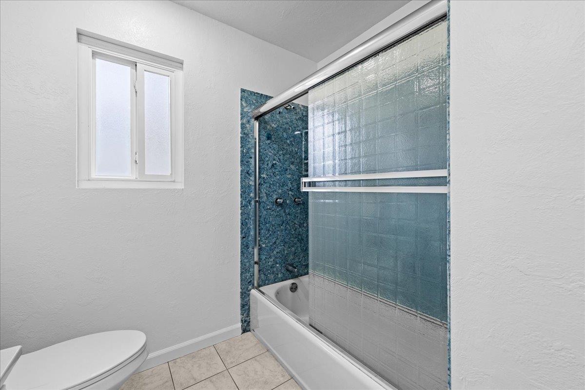 Detail Gallery Image 18 of 26 For 467 Center St, Redwood City,  CA 94061 - 5 Beds | 2 Baths