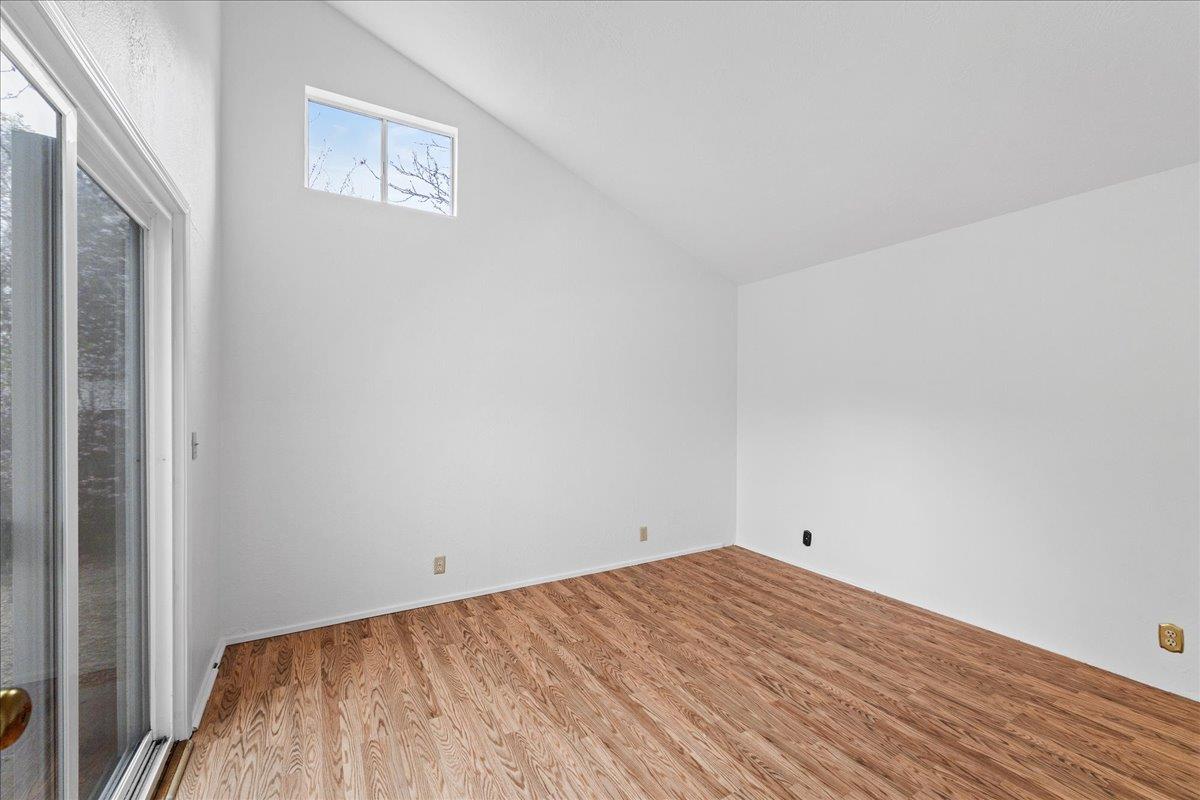 Detail Gallery Image 19 of 26 For 467 Center St, Redwood City,  CA 94061 - 5 Beds | 2 Baths