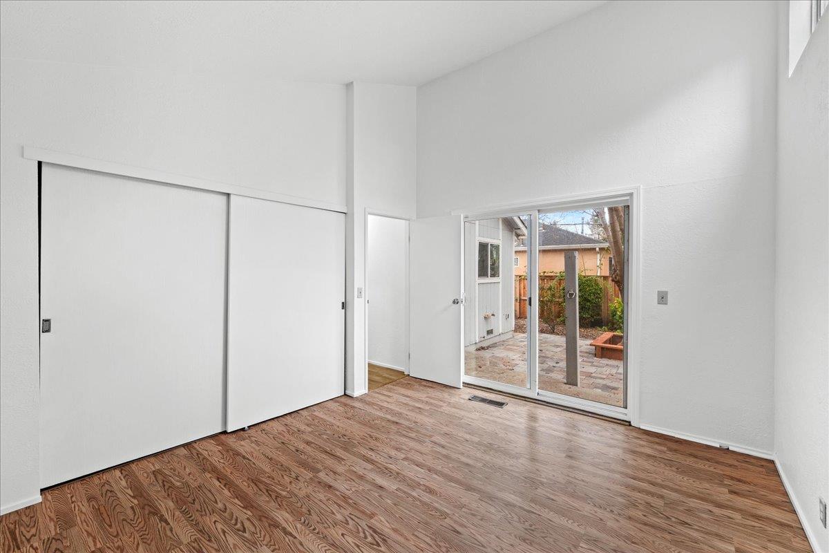 Detail Gallery Image 20 of 26 For 467 Center St, Redwood City,  CA 94061 - 5 Beds | 2 Baths