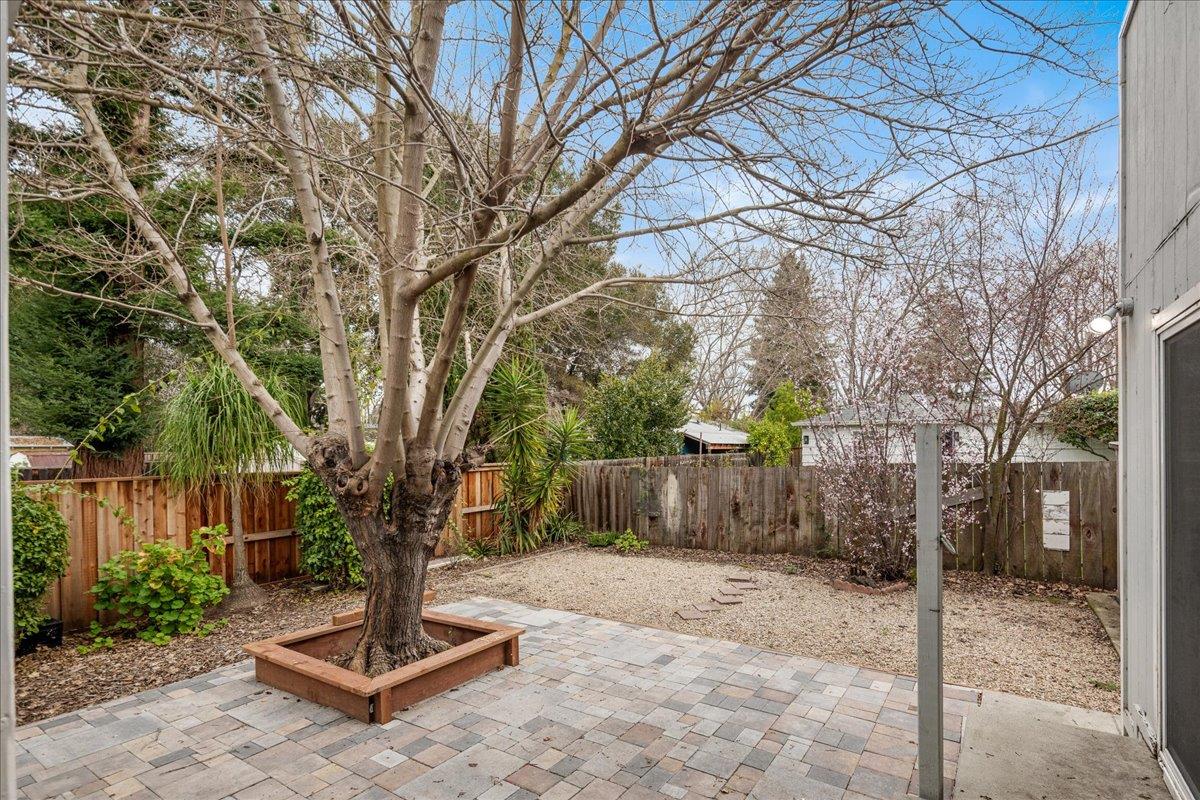 Detail Gallery Image 21 of 26 For 467 Center St, Redwood City,  CA 94061 - 5 Beds | 2 Baths