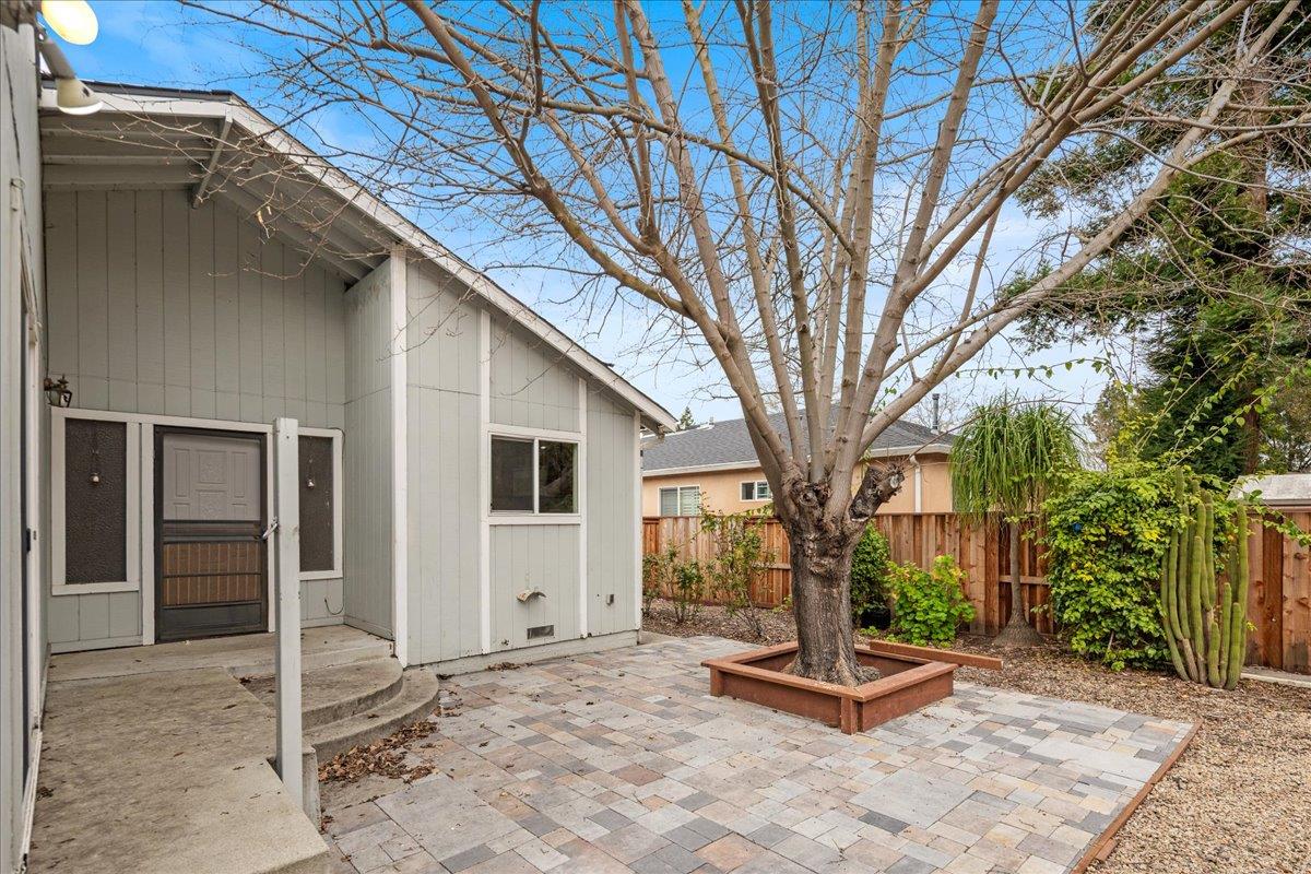 Detail Gallery Image 23 of 26 For 467 Center St, Redwood City,  CA 94061 - 5 Beds | 2 Baths