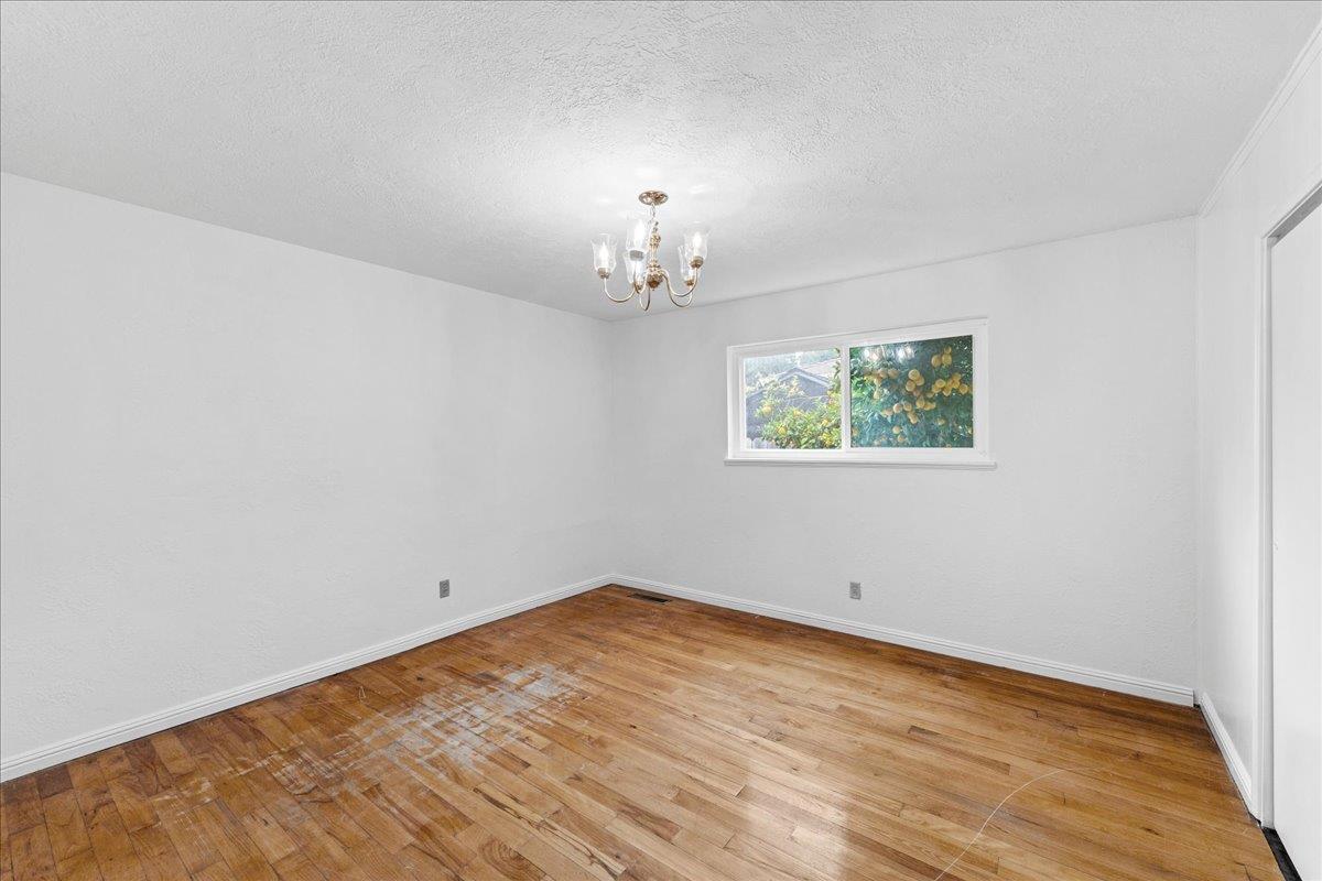 Detail Gallery Image 8 of 26 For 467 Center St, Redwood City,  CA 94061 - 5 Beds | 2 Baths