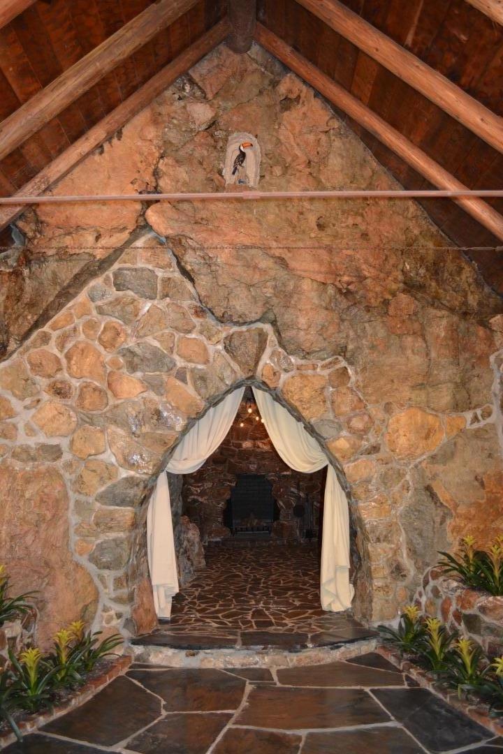 Detail Gallery Image 20 of 24 For 3035 Canyon Rd, Burlingame,  CA 94010 - – Beds | – Baths