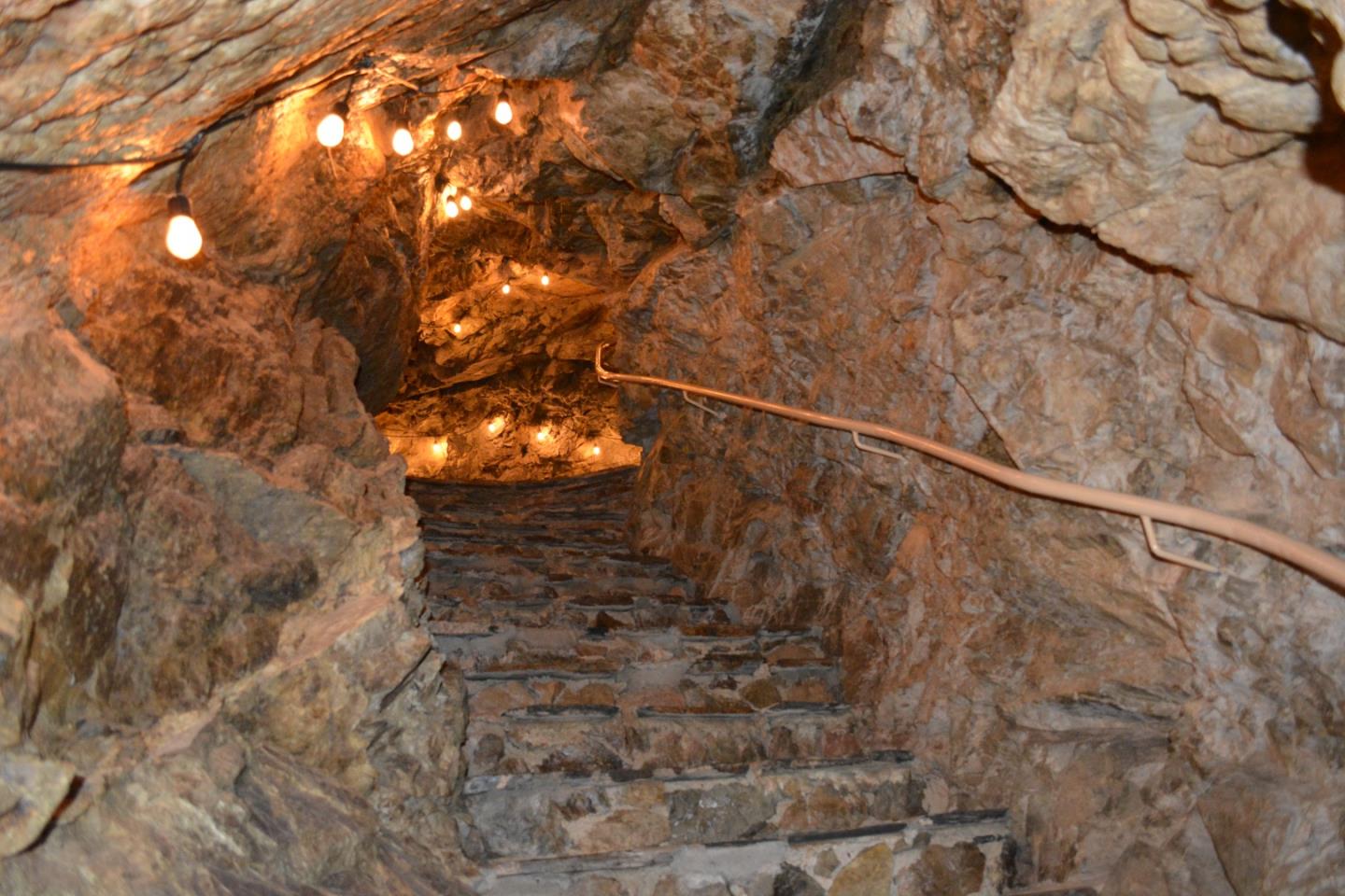 Detail Gallery Image 22 of 24 For 3035 Canyon Rd, Burlingame,  CA 94010 - – Beds | – Baths