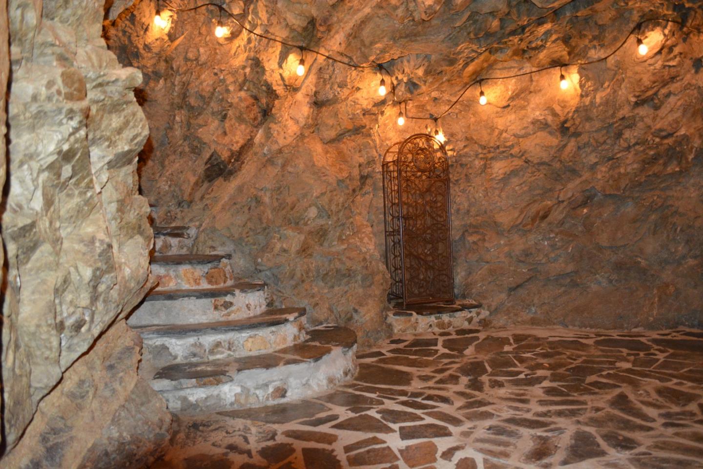 Detail Gallery Image 24 of 24 For 3035 Canyon Rd, Burlingame,  CA 94010 - – Beds | – Baths