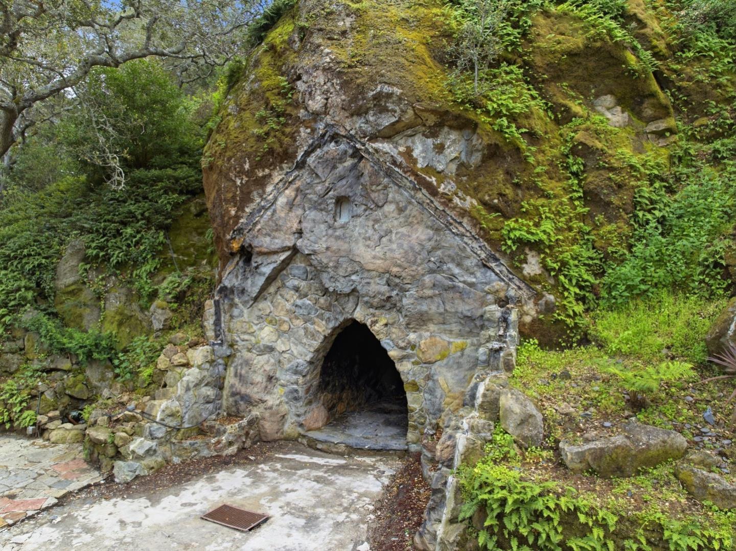 Detail Gallery Image 5 of 24 For 3035 Canyon Rd, Burlingame,  CA 94010 - – Beds | – Baths