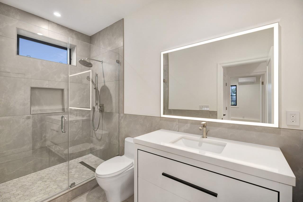 Detail Gallery Image 17 of 22 For 1438a Columbus Ave, Burlingame,  CA 94010 - 1 Beds | 1 Baths