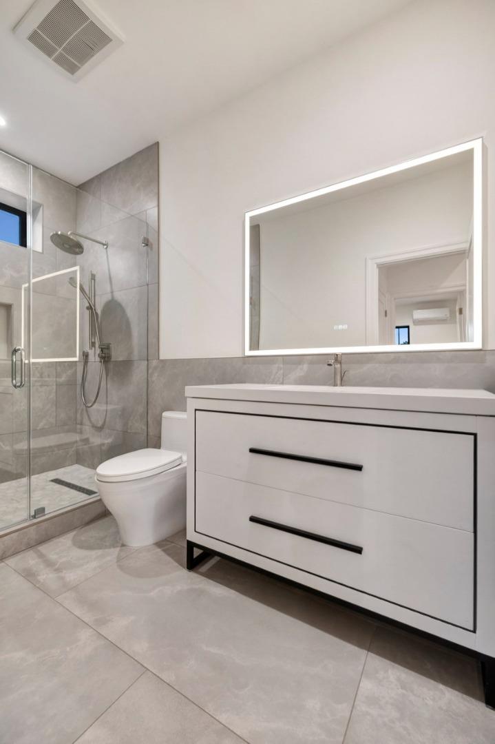 Detail Gallery Image 18 of 22 For 1438a Columbus Ave, Burlingame,  CA 94010 - 1 Beds | 1 Baths